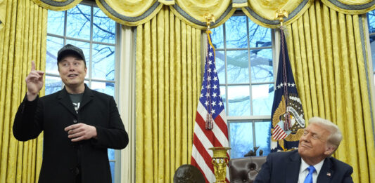 Хиляди американски държавни служители бяха уволнени в рамките на чистка на федералните служители от страна на Тръмп и Мъск