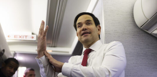 Самолетът, с който Марко Рубио пътуваше към Европа, се върна в САЩ заради техническа неизправност, съобщи Държавният департамент