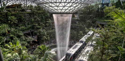 Сингапур инвестира още милиарди долари в модернизацията на летище Чанги