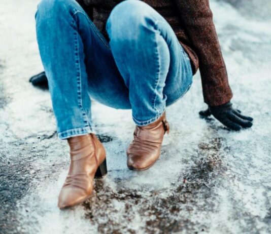 Как да се предпазим от измръзване и падане на лед през мразовитите дни