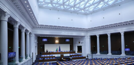 Народното събрание ще изслуша министрите на отбраната и на външните работи относно „въпросник“ на САЩ за готовност на България за участие в специална военна операция в Украйна