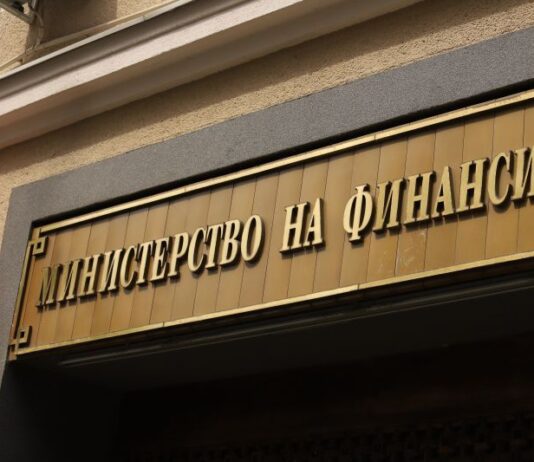МФ опроверга Асен Василев: В бюджета не са заложени пари за купуване на нов правителствен самолет