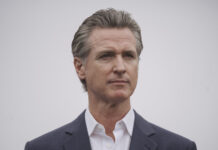 Губернаторът на Калифорния иска 40 милиарда долара помощ за възстановяване от пожарите