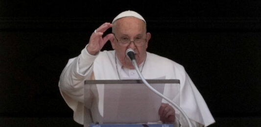 Състоянието на папа Франциск остава критично