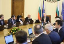 Правителството заседава извънредно заради бюджета и управленската програма