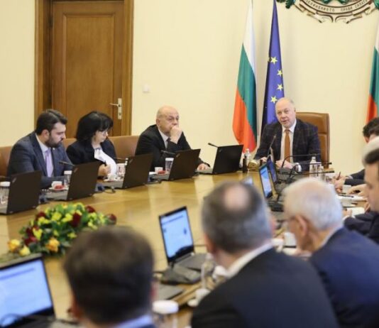 Правителството заседава извънредно заради бюджета и управленската програма