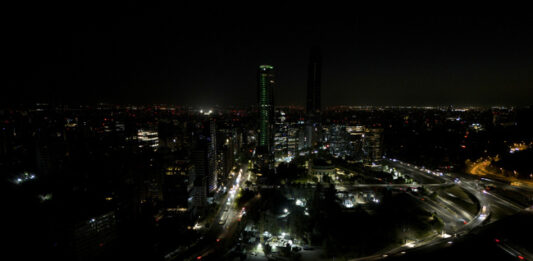 Мащабен токов удар остави без електроснабдяване чилийската столица Сантяго и основни медни мини в страната