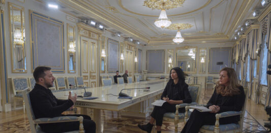 Зеленски пред АП: Разговорите между САЩ и Русия за войната, които изключват Украйна, биха били „опасни“