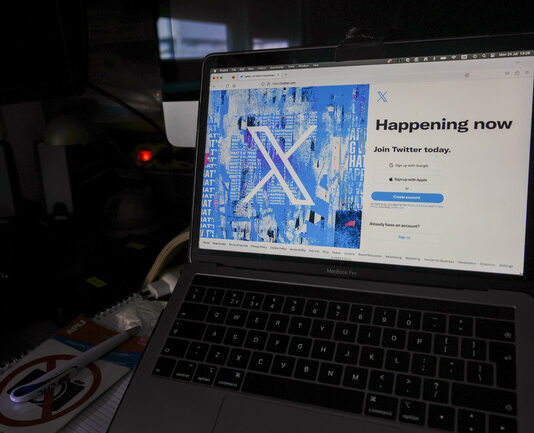 Илон Мъск продаде „Екс“ на своята компания за изкуствен интелект