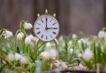 Местим стрелките на часовника: Спим с час по-малко