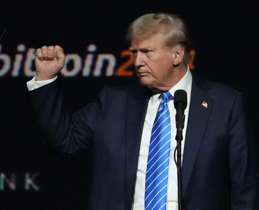 Биткойнът поскъпна след публикация на Тръмп в социалната му мрежа