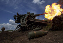 При руски удари срещу град в Донецка област бяха убити четирима души и ранени 18