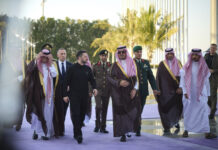 Зеленски обещава напълно конструктивна позиция на Украйна в разговорите с представители на САЩ