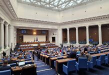 Парламентът заседава извънредно: Изслушва ЦИК и „Информационно обслужване“