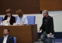 От „Има такъв народ“ предлагат днес депутатите да изслушат вещите лица по делото за оспорване на изборите