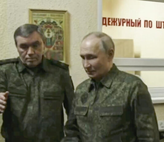 Защо Путин се появи във военна униформа в Курска област и какъв сигнал изпраща това на Тръмп