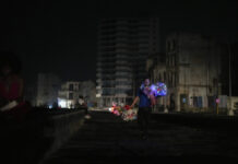 Куба остана втори ден без електричество