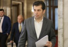 Кирил Петков: Правителството ще падне скоро, ако мнозинството продължава да се опира на Пеевски
