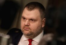 Пеевски: Васил Божков е шеф на Доган, Киро и Лена! Вчера се кефеше да управлява слугите си лично