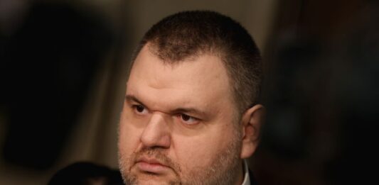 Пеевски: Васил Божков е шеф на Доган, Киро и Лена! Вчера се кефеше да управлява слугите си лично