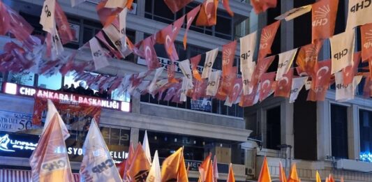 Сблъсъци между протестиращите срещу ареста на Имамоглу с полицията е имало в Анкара, Истанбул и Измир