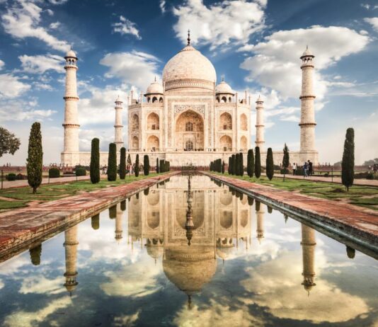Тадж Махал: Символ на вечната любов и архитектурно чудо