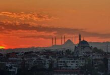 Днес общинският съвет на Истанбул ще избере временен кмет на мястото на арестувания Екрем Имамоглу