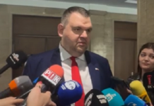 Пеевски към Борисов: Да свали от гърба си Доган, който го изнудва! Да се освободи от комплексите си!