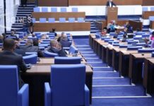 Обсъждат вота на недоверие в Парламента