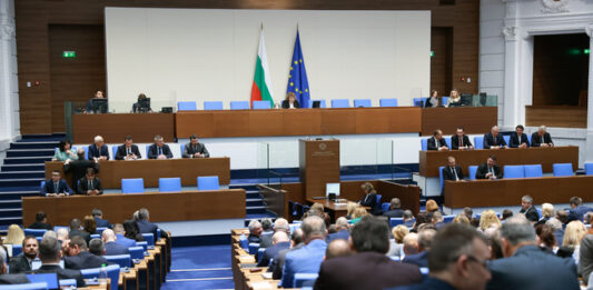 Депутатите ще гласуват първия вот на недоверие към кабинета „Желязков“
