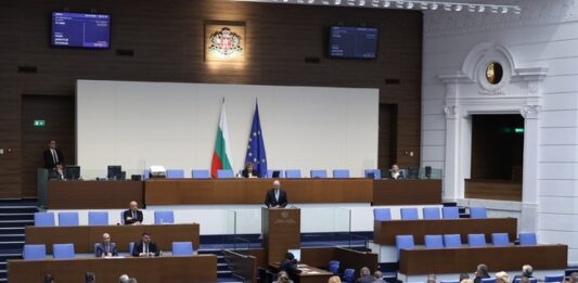 Очаква се на първо гласуване депутатите да разгледат два законопроекта за промени в Закона за насърчаване на инвестициите