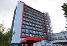 Момчето, паднало от високо в столично училище, е оперирано и настанено в реанимация, съобщиха от „Пирогов“