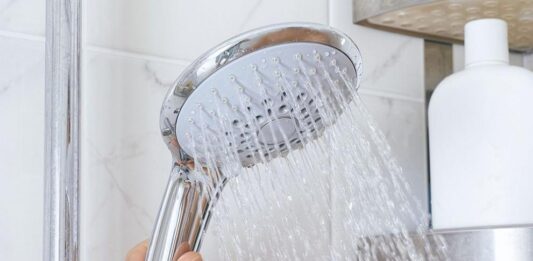 Кога е по-полезно да взимаме душ – вечер или сутрин