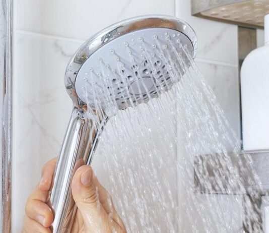 Кога е по-полезно да взимаме душ – вечер или сутрин