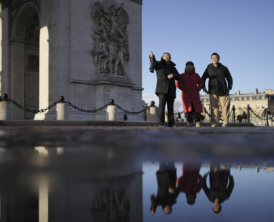 Френската прокуратура задържа трима души по обвинение в отвличане на противник на режима в Алжир
