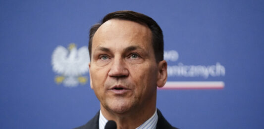 Путин „се подиграва“ с добрата воля на Тръмп с атаките срещу Суми и Кривой Рог, заяви полският външен министър