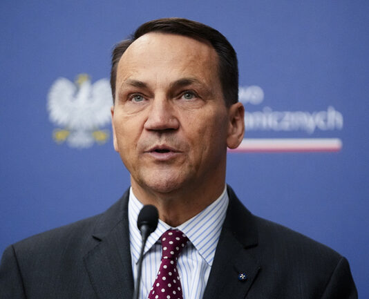 Путин „се подиграва“ с добрата воля на Тръмп с атаките срещу Суми и Кривой Рог, заяви полският външен министър