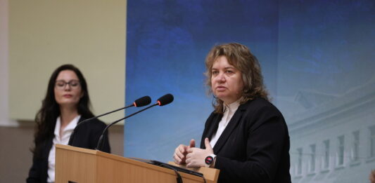 Правителството ще остане на власт, докато има доверие в мнозинството от народните представители, каза Наталия Киселова в Русе