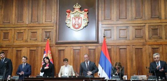 Сръбския парламент ще гласува днес състава на новото правителство