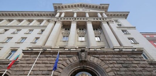 „Шел Експлорейшън енд Продъкшън“ ще проучва нов блок в българската акватория на Черно море, договорът се подписва днес