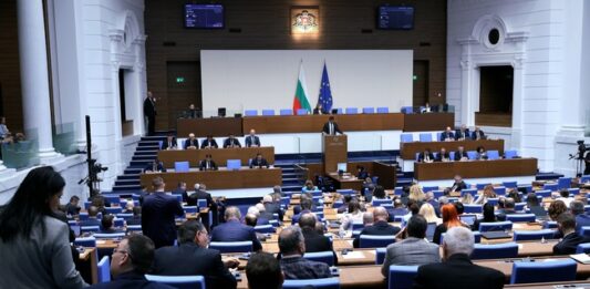 Парламентът ще гласува втория вот на недоверие днес в 14:30 часа