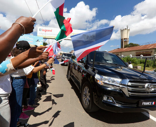 Макрон пристигна на двудневно посещение в Мадагаскар, което е първото на френски президент от 20 години