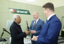 Министър-председателят Росен Желязков и председателят на Европейския съвет Антонио Кощапосетиха военния завод „Арсенал“