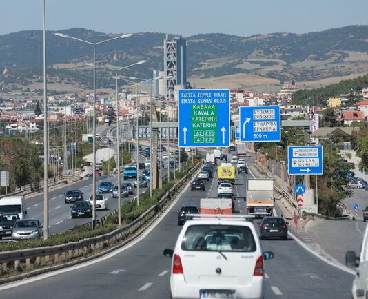 Външното министерство предупреждава българските граждани, че източната част на околовръстния път в Солун ще бъде затворена за 48 часа от утре