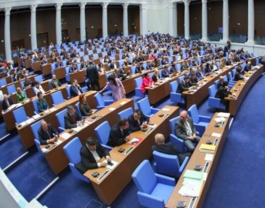Горещ парламентарен ден! Пак отложиха свалянето на имунитети на шестимата депутати