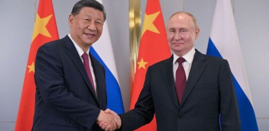 Си Дзинпин пристигна в Кремъл за среща с руския си колега Владимир Путин