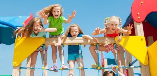 Министерството на финансите: Изплатени са компенсациите за неприетите деца в детски ясли и градини