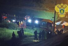 Мост се срути върху влак в Русия, има загинали и ранени