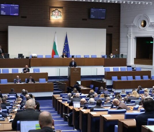 Петък в Народното събрание: Депутати питат, девет министри отговарят
