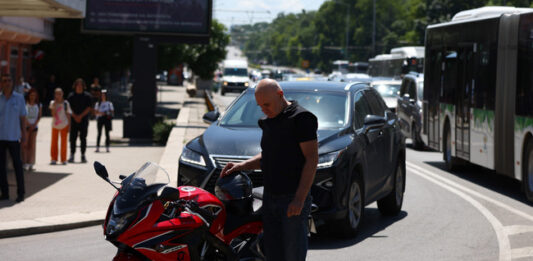 Със сигнал на сирени отбелязваме Деня на Ботев и на загиналите за свободата на България